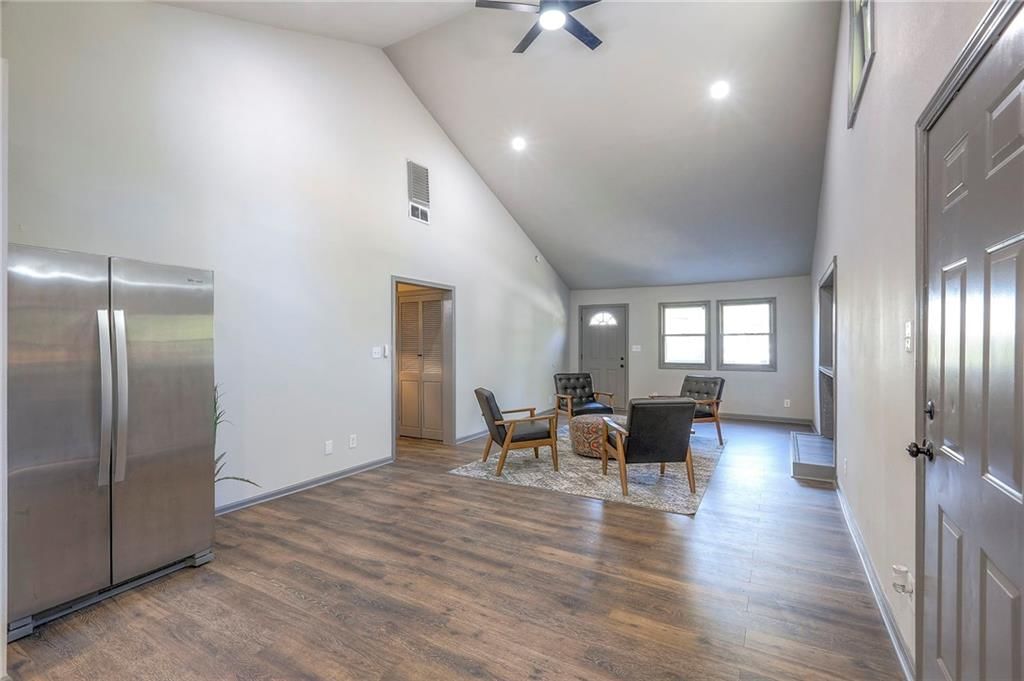 221 NE Main Street — photo 11