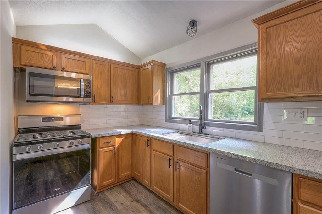 221 NE Main Street — photo 13