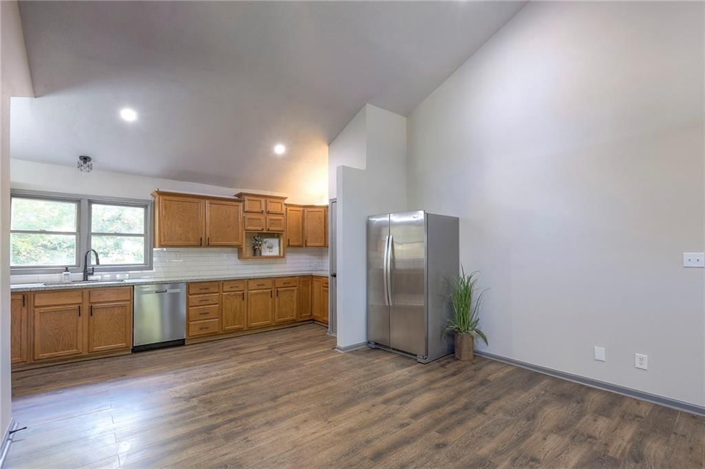 221 NE Main Street — photo 15