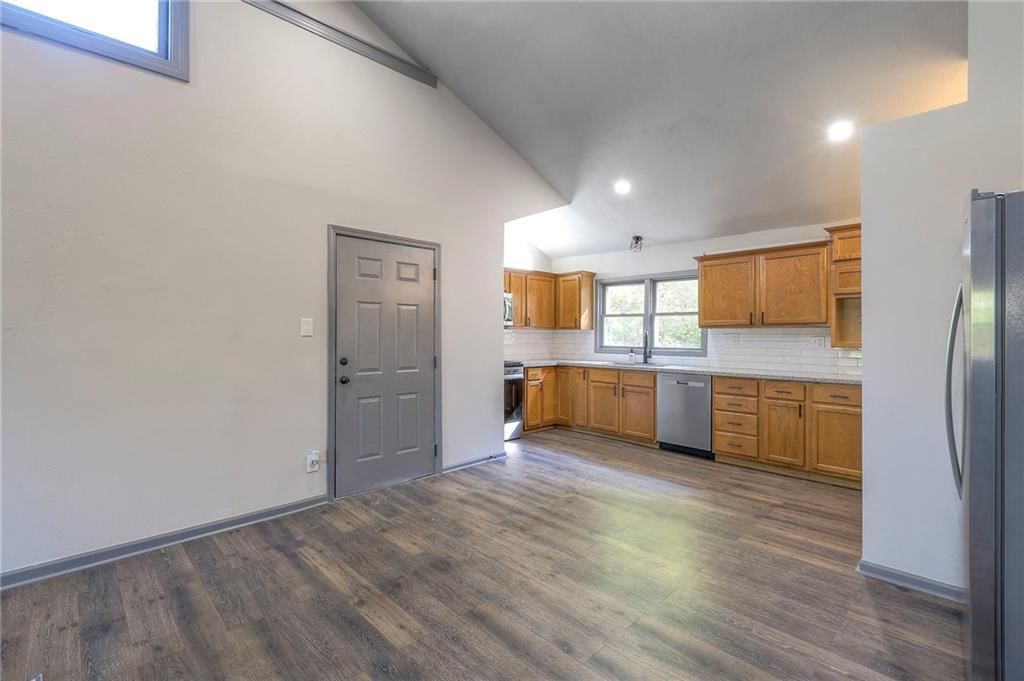 221 NE Main Street — photo 16