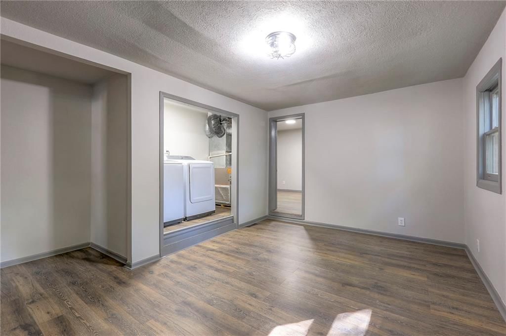 221 NE Main Street — photo 21