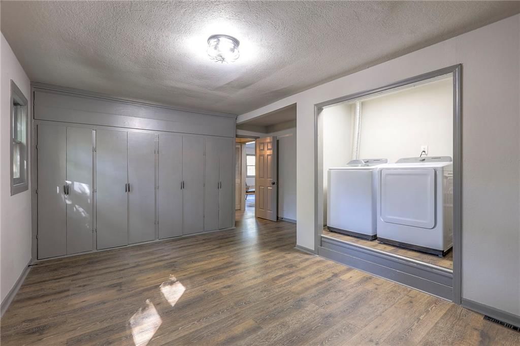 221 NE Main Street — photo 22