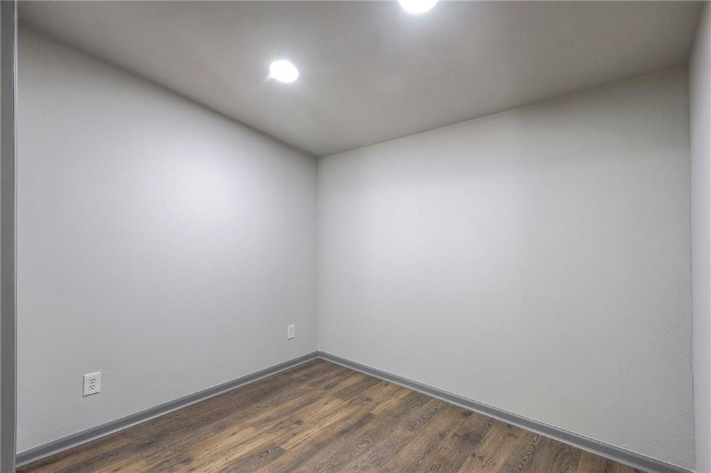 221 NE Main Street — photo 27