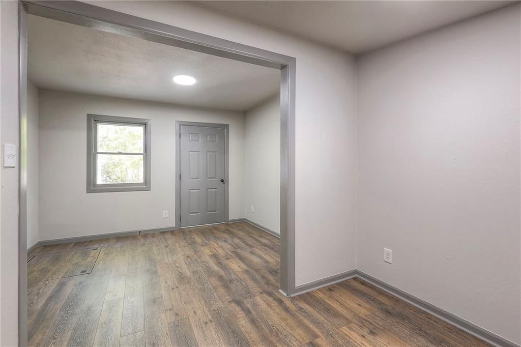 221 NE Main Street — photo 28