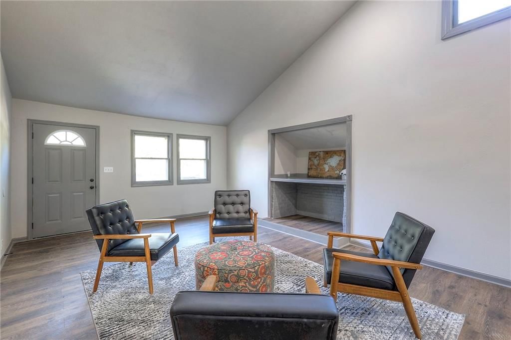 221 NE Main Street — photo 7