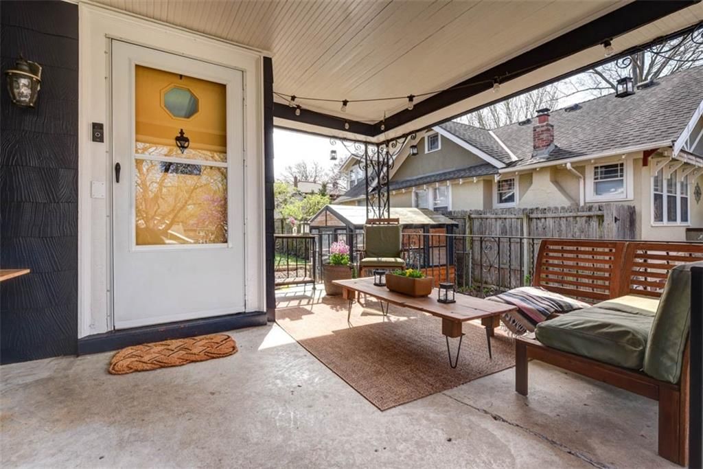 5621 Charlotte Street — photo 2