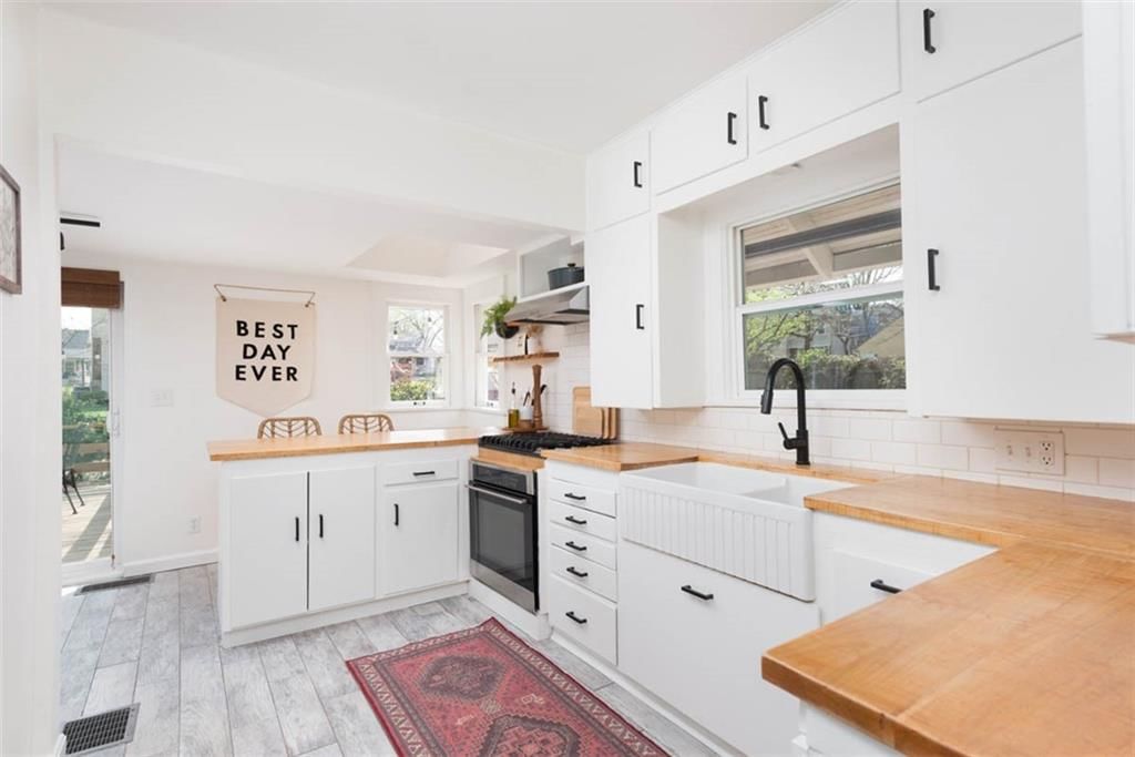 5621 Charlotte Street — photo 16