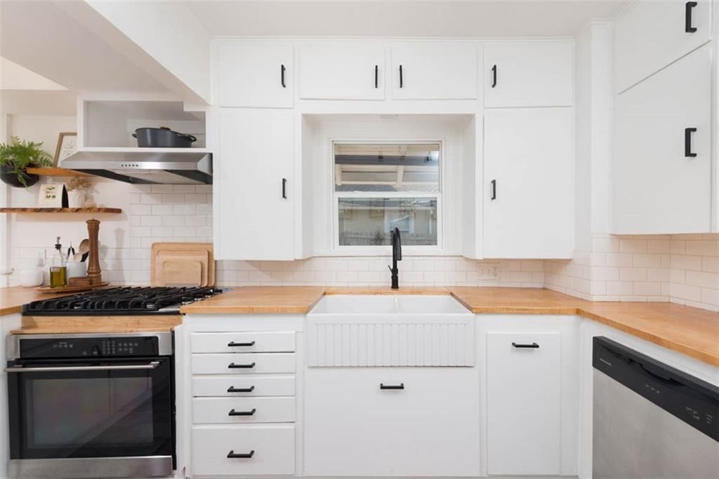 5621 Charlotte Street — photo 18