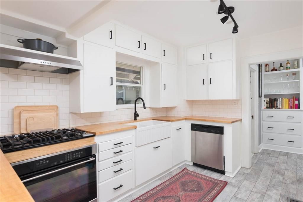 5621 Charlotte Street — photo 19