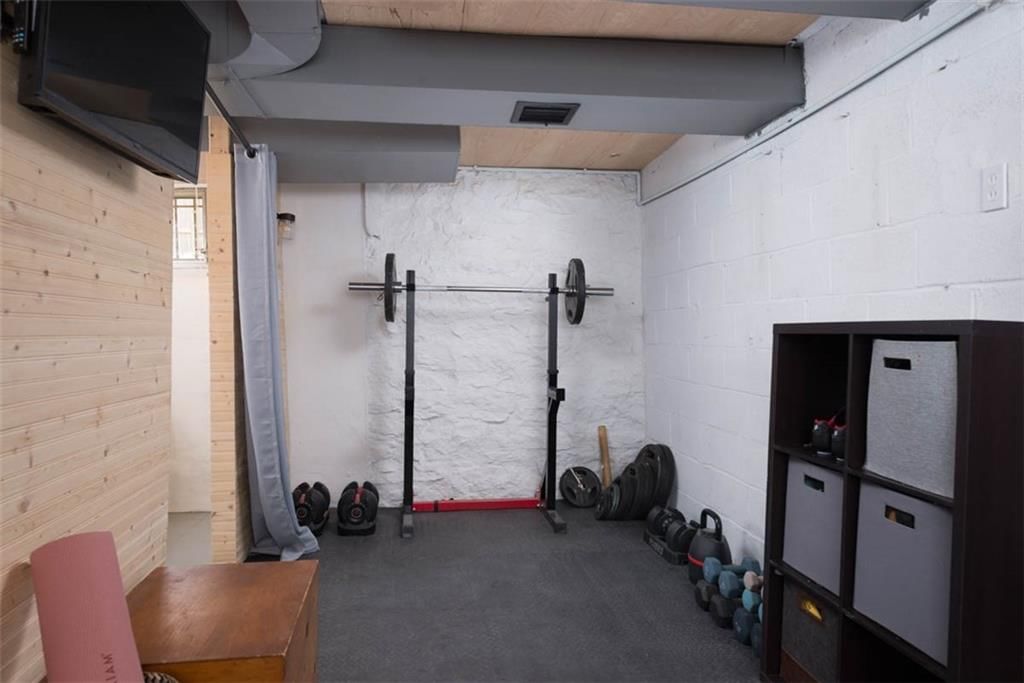 5621 Charlotte Street — photo 36