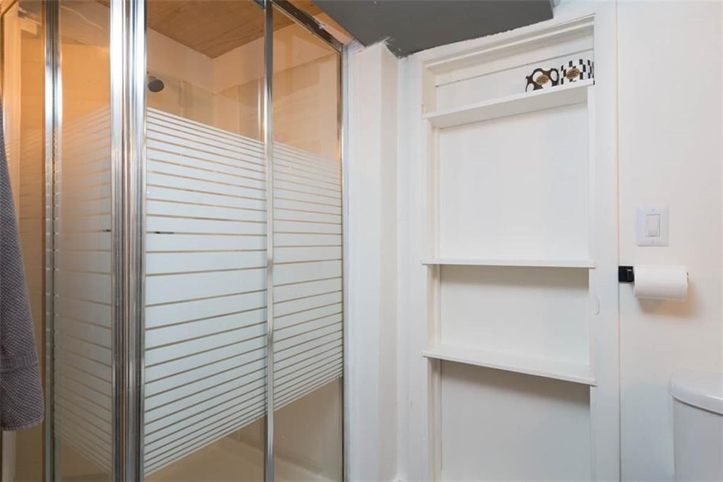 5621 Charlotte Street — photo 38