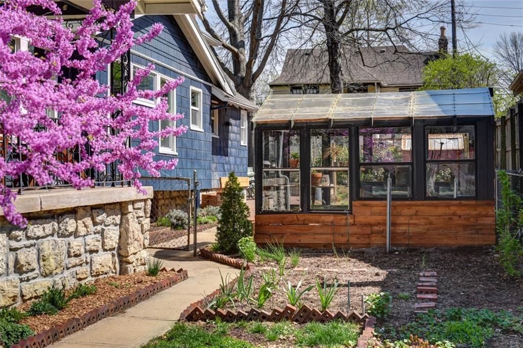 5621 Charlotte Street — photo 42