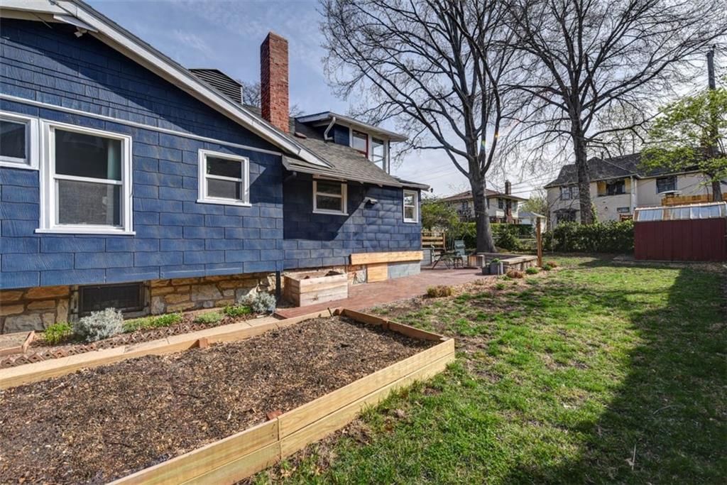 5621 Charlotte Street — photo 47