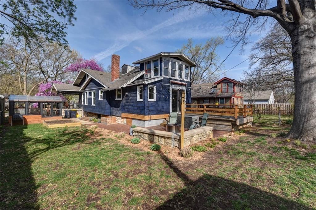 5621 Charlotte Street — photo 51