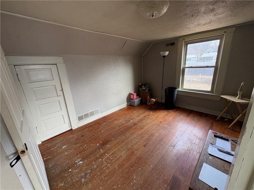 2705 S 24th Street — photo 19