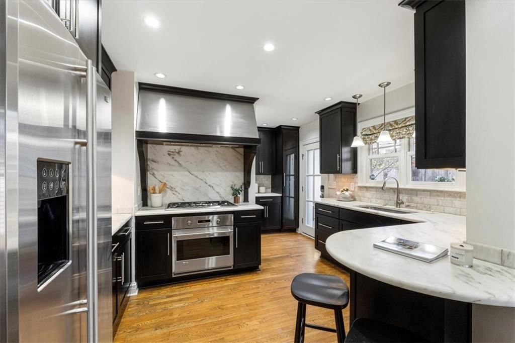 5724 Oak Street — photo 9