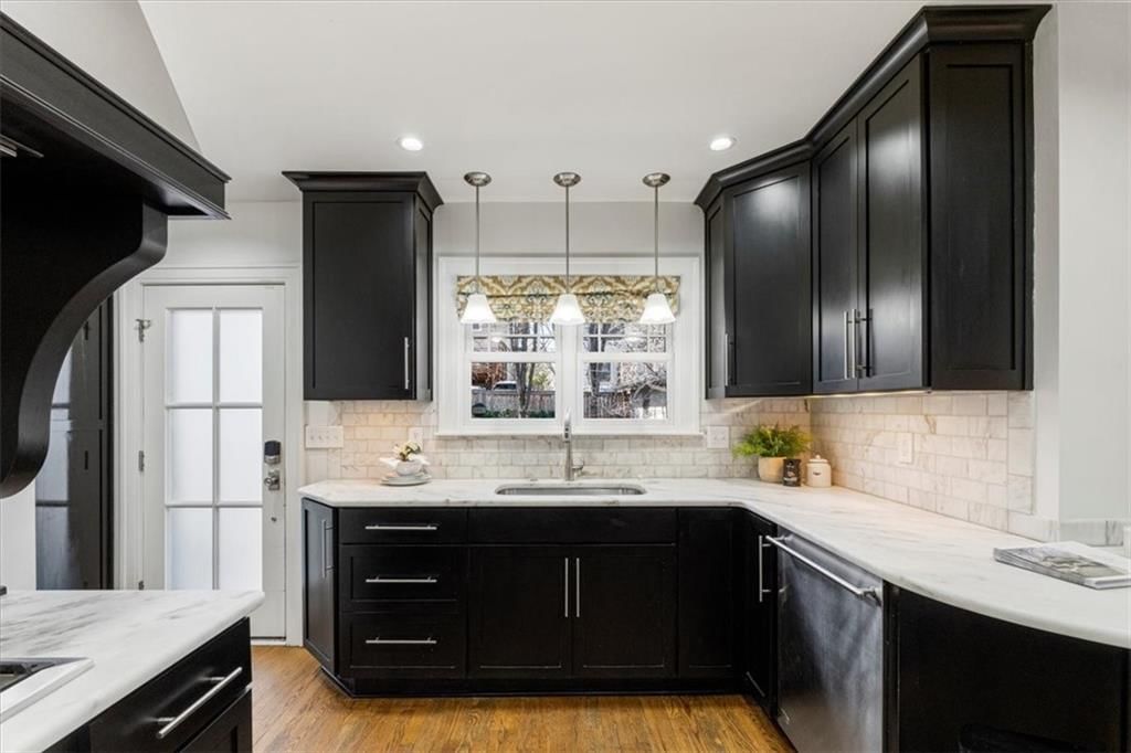 5724 Oak Street — photo 10
