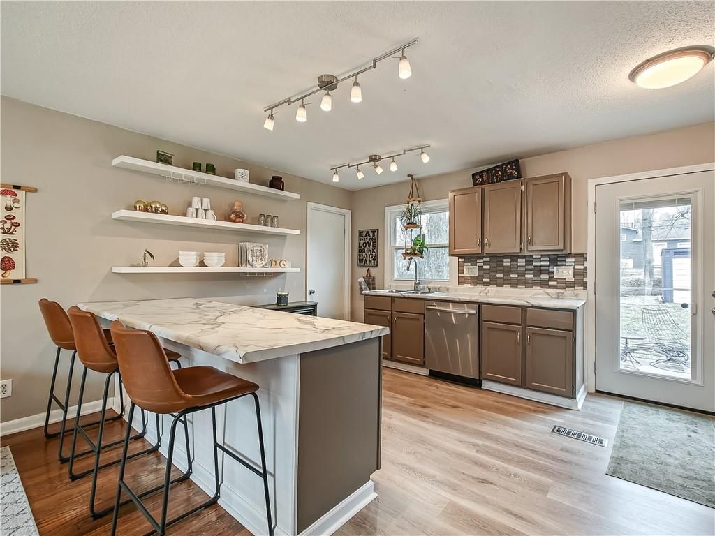 9105 W 99th Terrace — photo 8