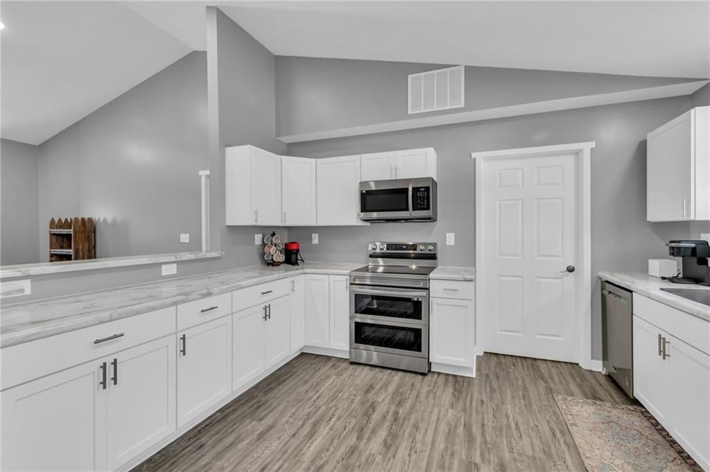 615 E 7th Street — photo 10