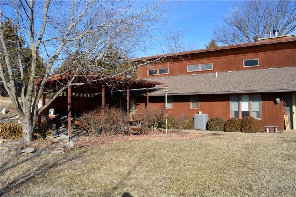 2594 Locust Road — photo 13