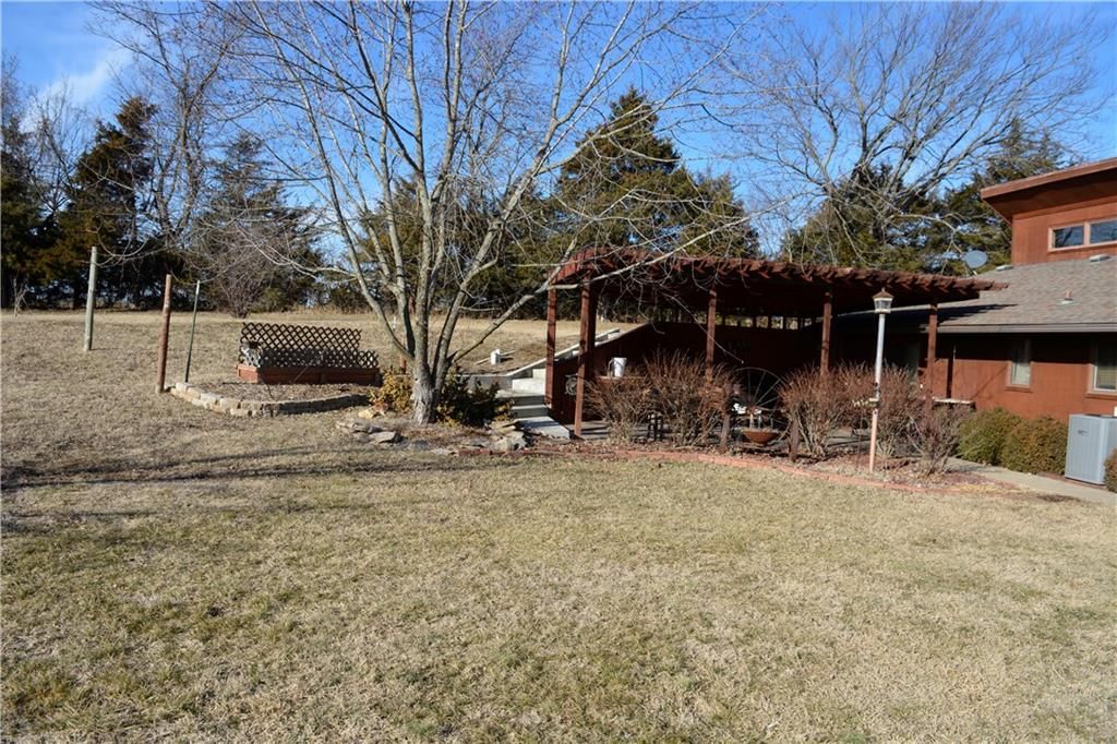 2594 Locust Road — photo 15