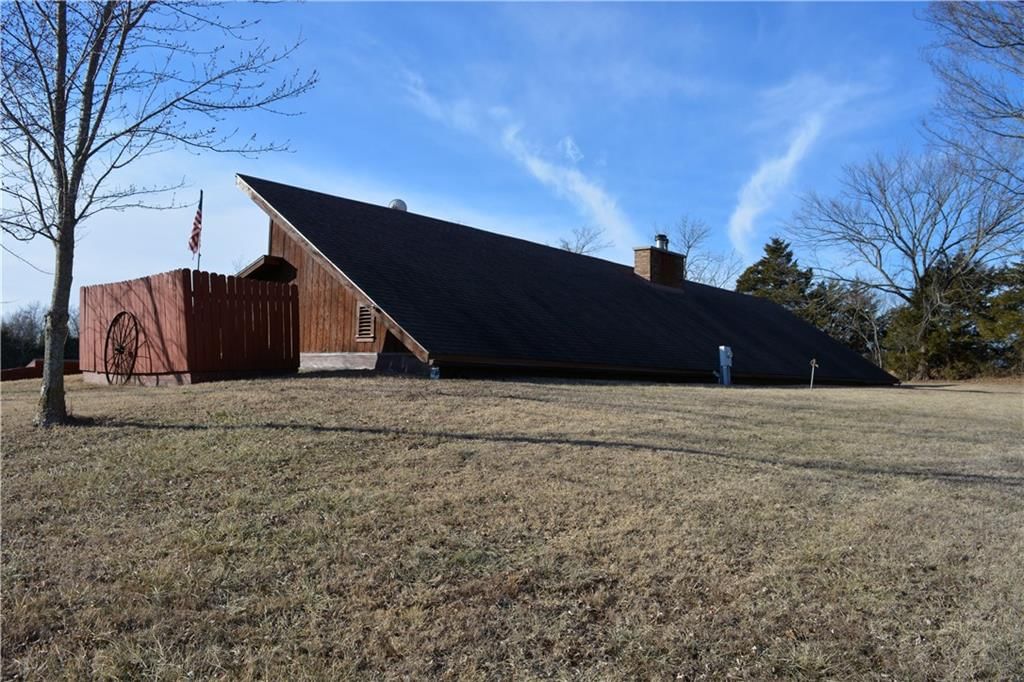 2594 Locust Road — photo 54
