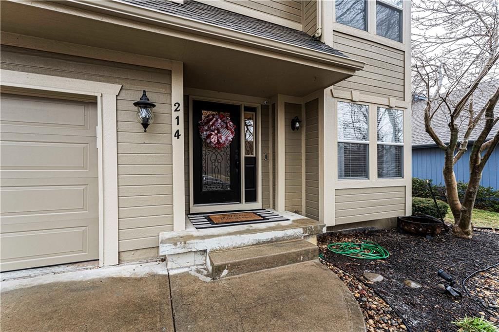 214 NE Paseo Place — photo 2