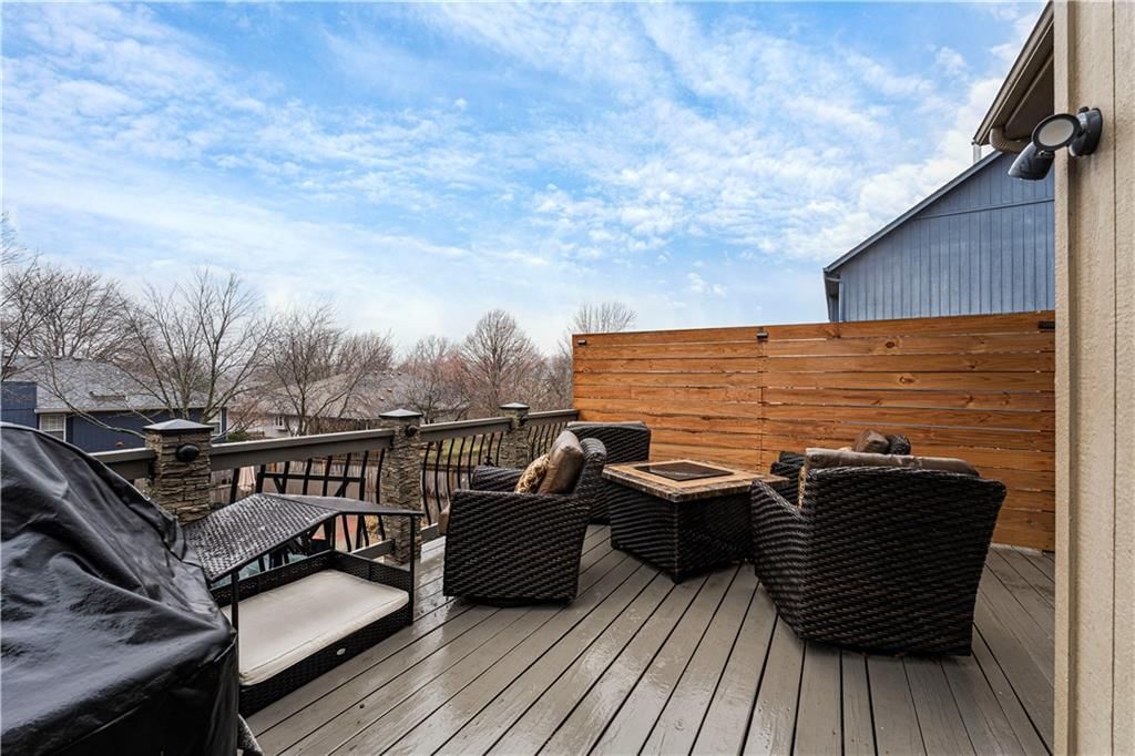 214 NE Paseo Place — photo 17