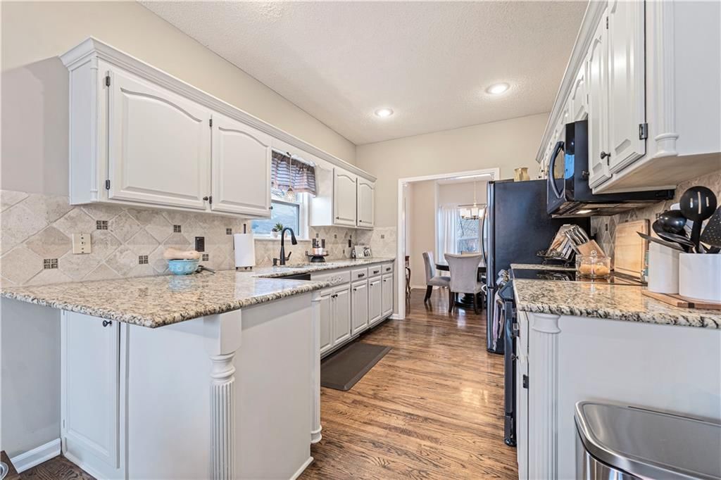 214 NE Paseo Place — photo 18