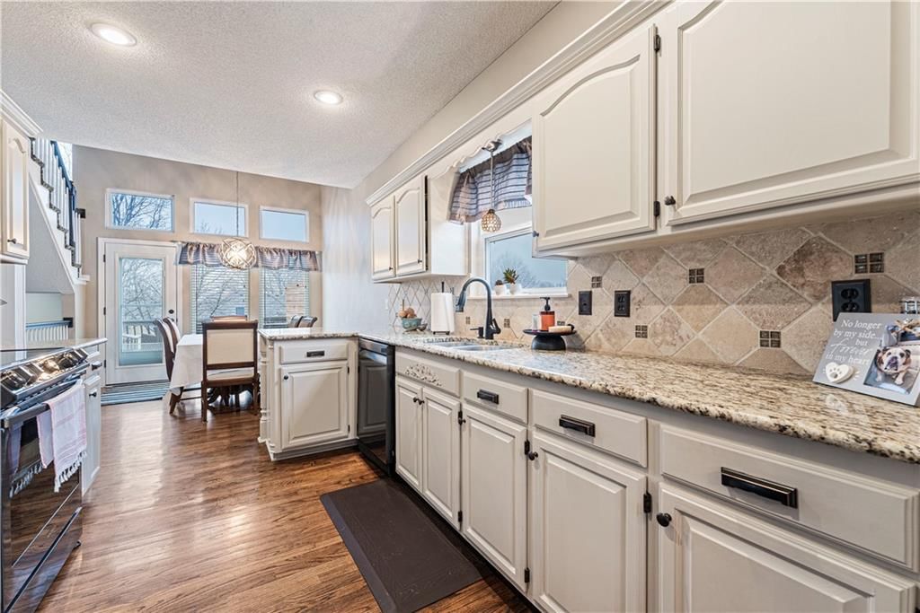 214 NE Paseo Place — photo 21