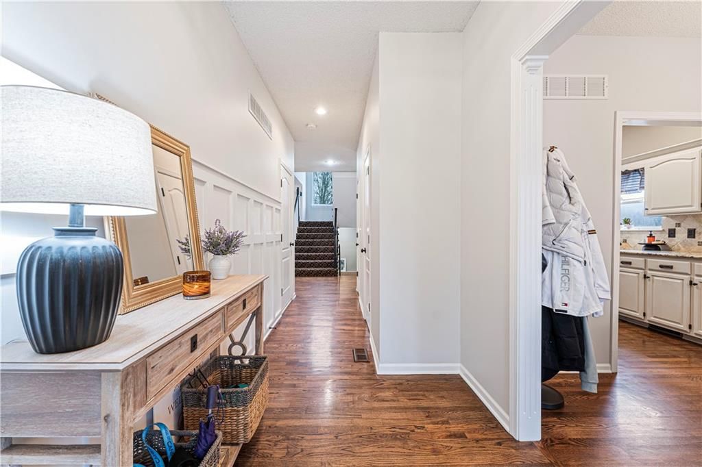 214 NE Paseo Place — photo 4