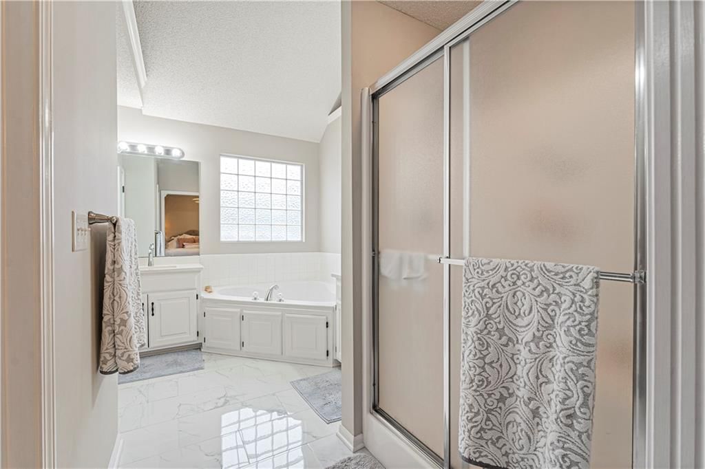 214 NE Paseo Place — photo 34