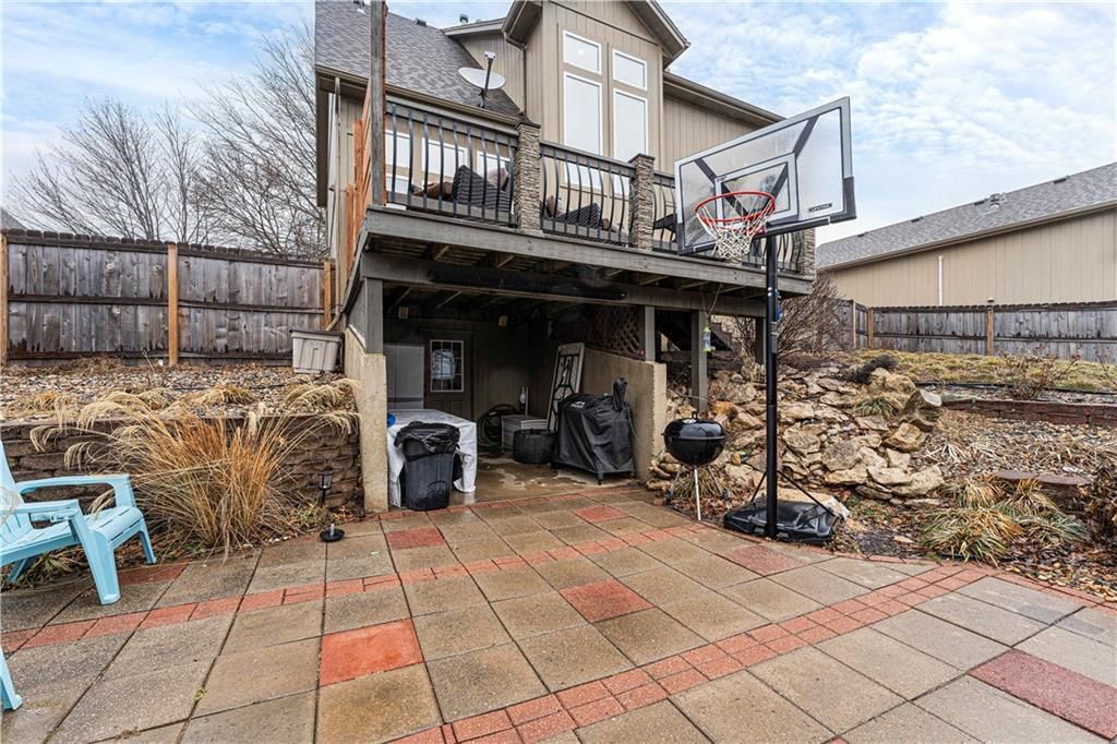 214 NE Paseo Place — photo 42
