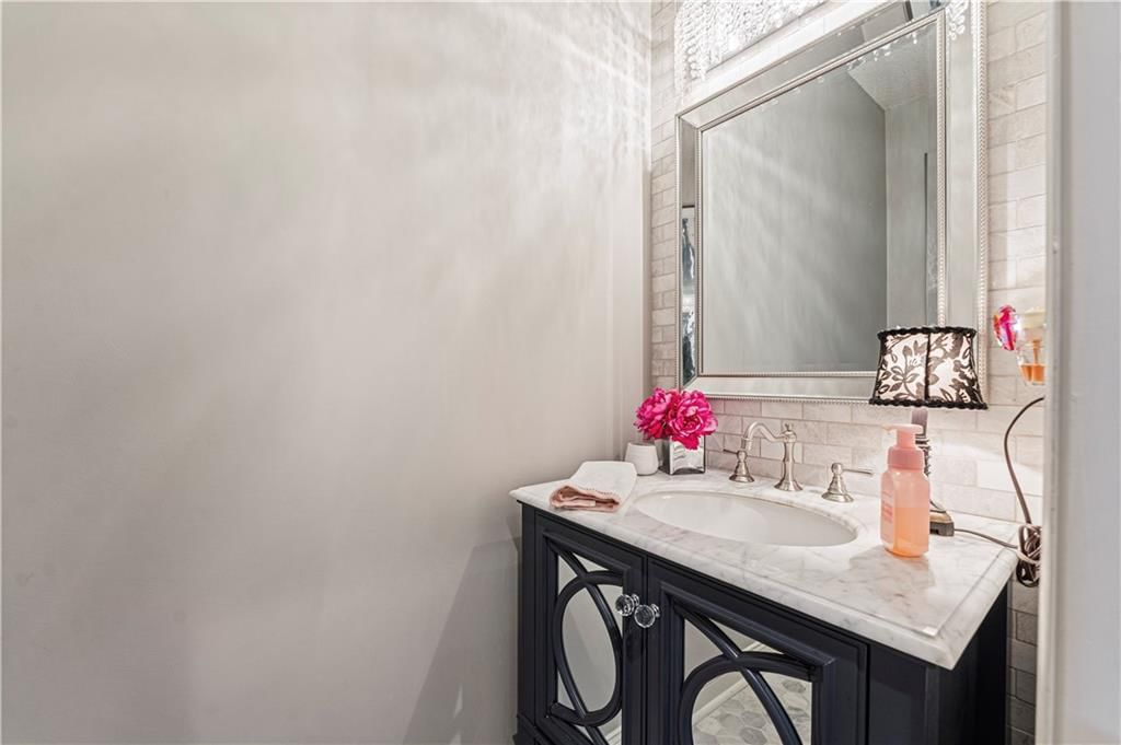 214 NE Paseo Place — photo 9