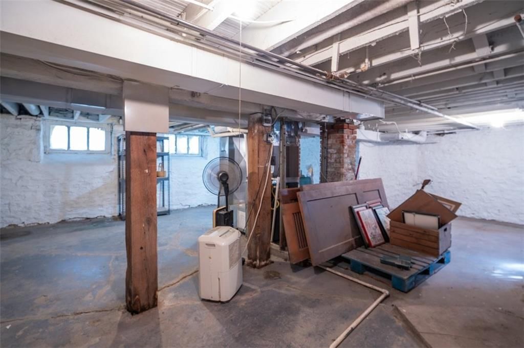 1611 Massachusetts Street — photo 32