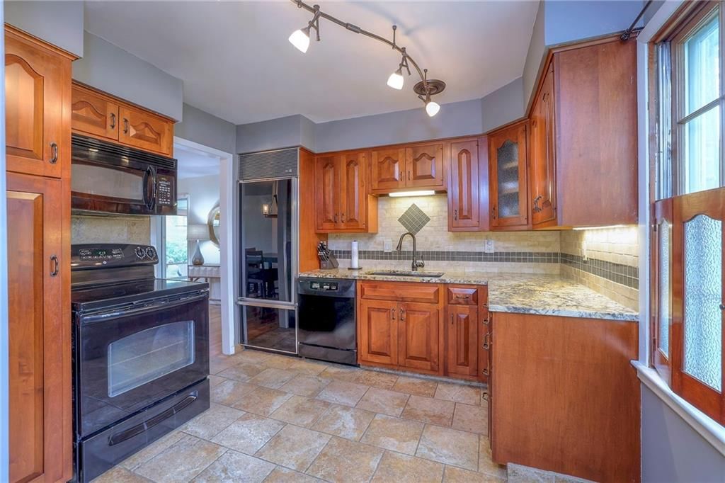 8920 Western Hills Drive — photo 12
