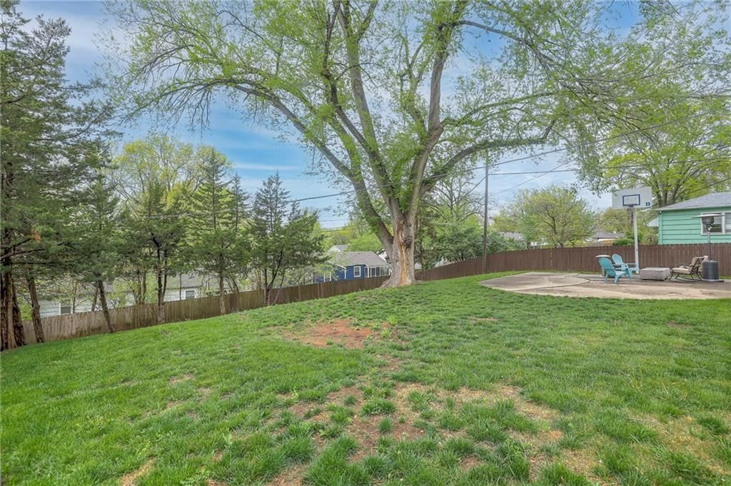 8920 Western Hills Drive — photo 37
