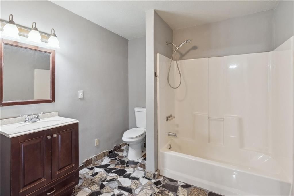 319 S Wilson Avenue — photo 20