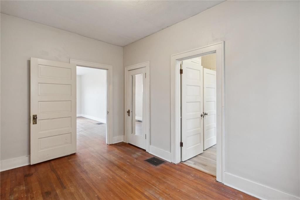 319 S Wilson Avenue — photo 26