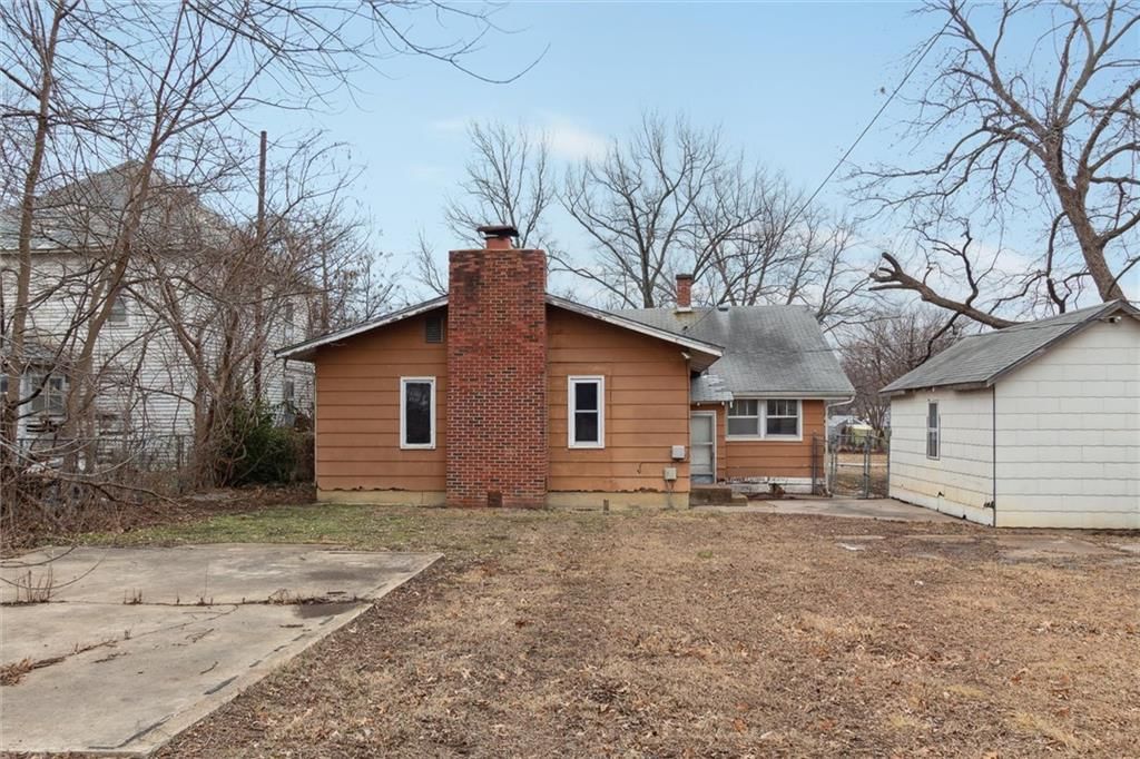 319 S Wilson Avenue — photo 27