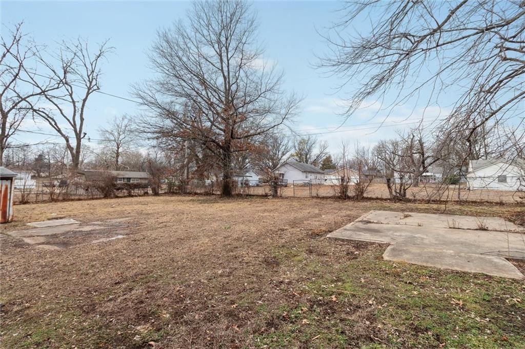319 S Wilson Avenue — photo 29