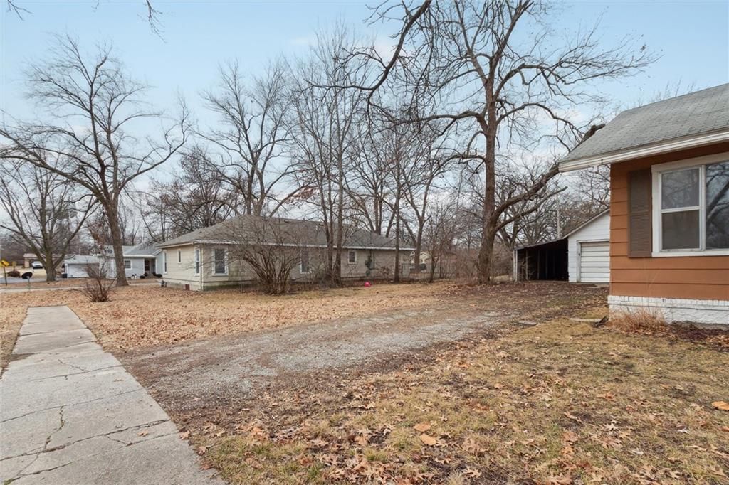 319 S Wilson Avenue — photo 30