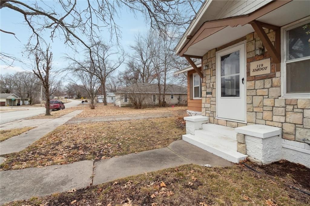 319 S Wilson Avenue — photo 32