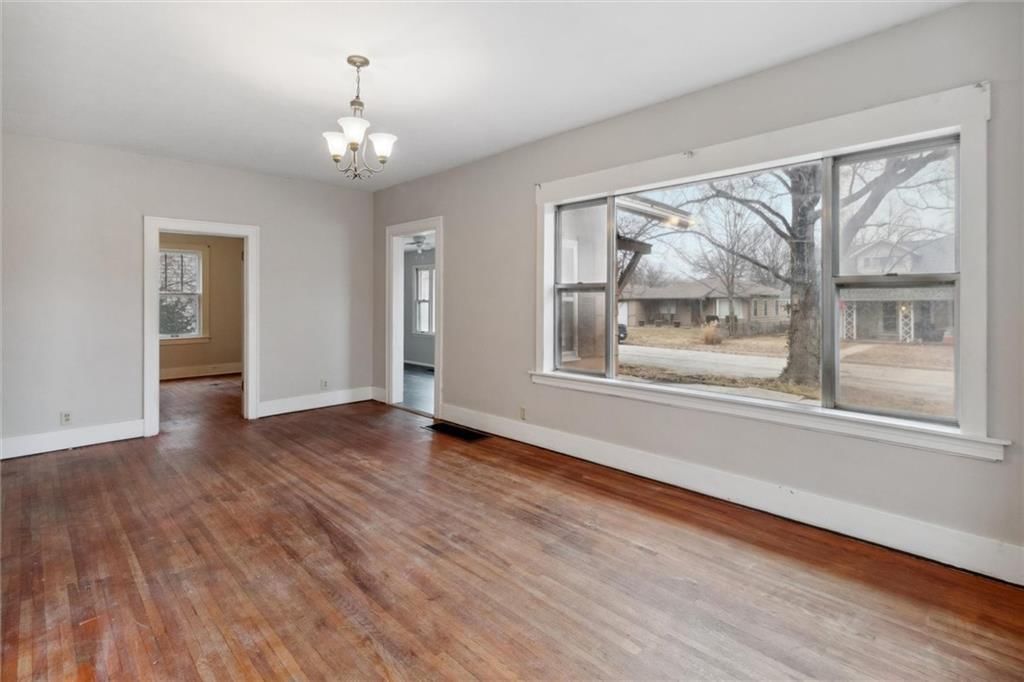 319 S Wilson Avenue — photo 9