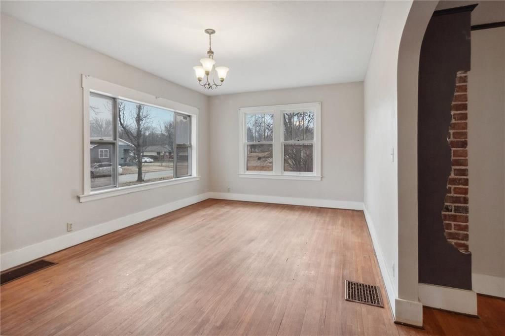 319 S Wilson Avenue — photo 10