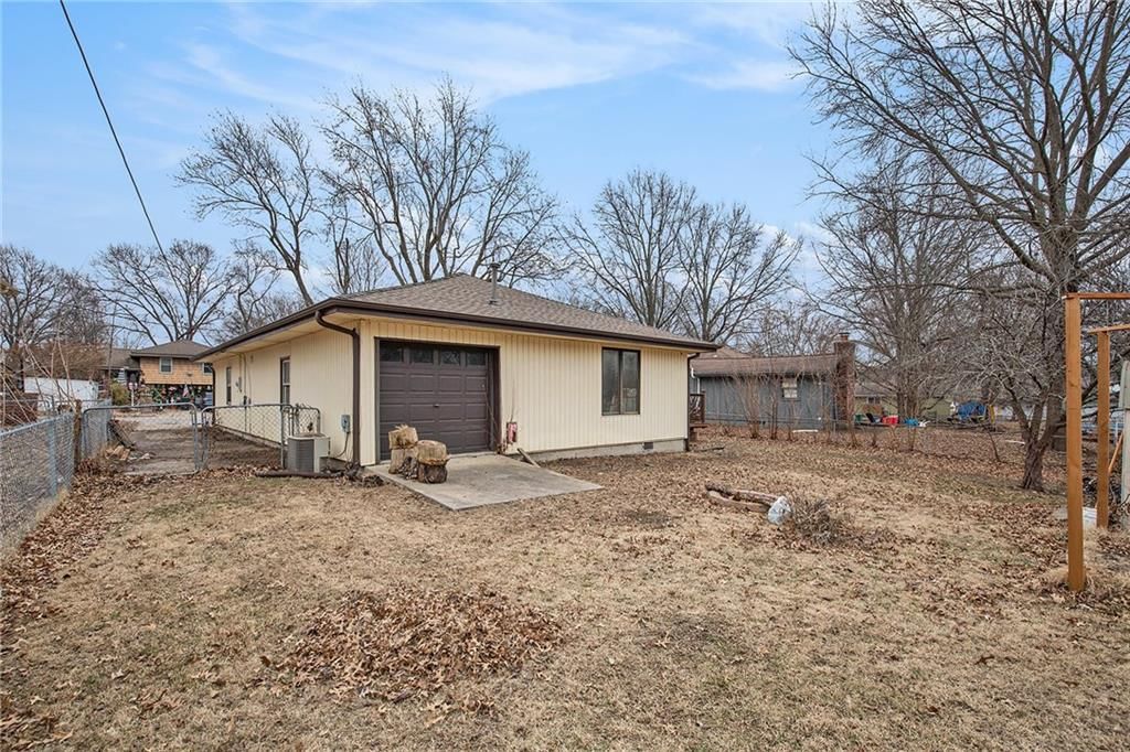306 NE Corder Street — photo 26