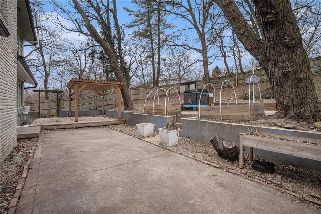 638 N Fairview Avenue — photo 33