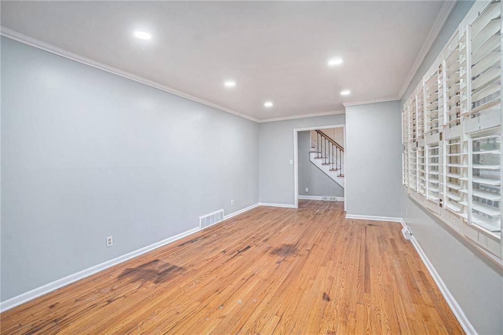 638 N Fairview Avenue — photo 8