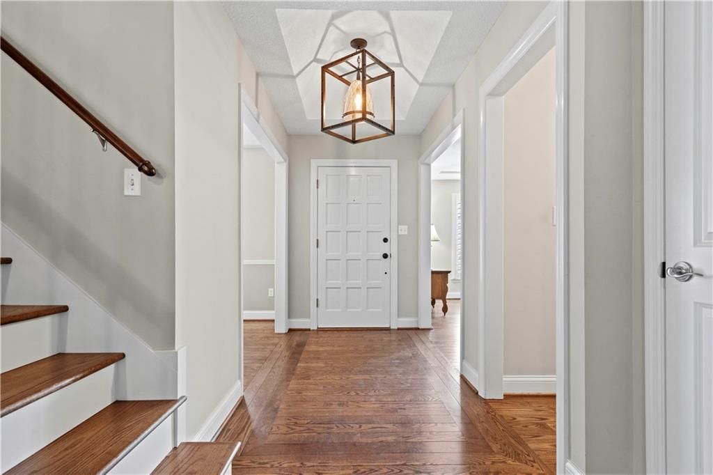 8998 Rosewood Drive — photo 3