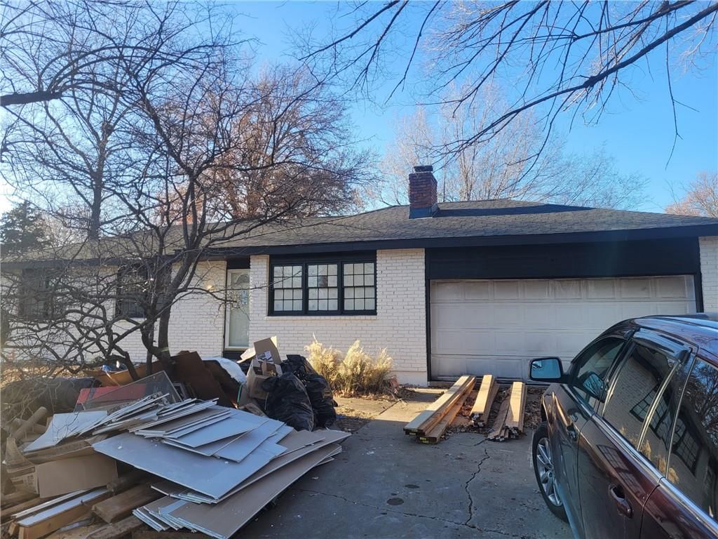1052 W Fairwood Lane, Olathe, KS
